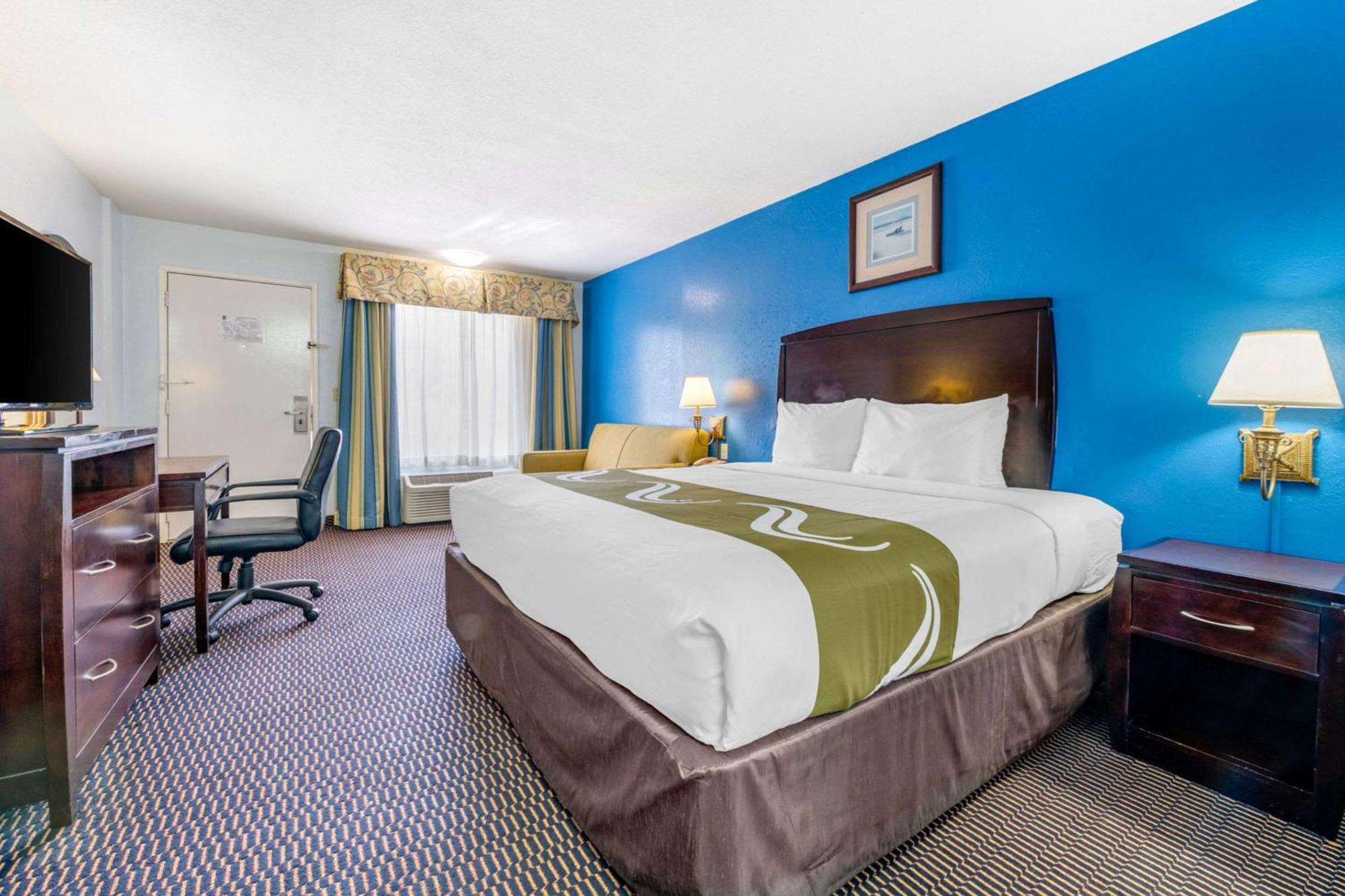 Quality Inn Sarasota North Near Lido Key Beach Exterior photo